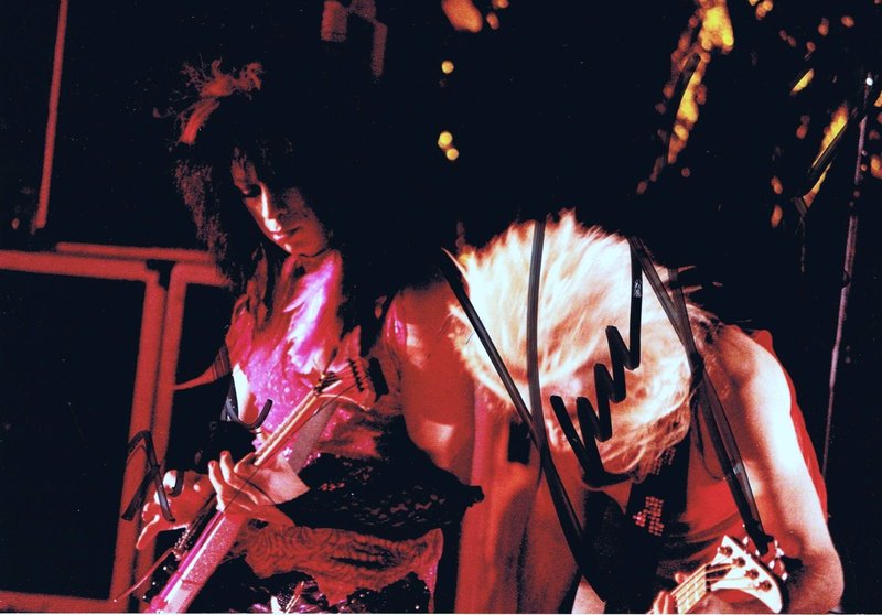 Vinnie and Dana- Live- Balt. Md. 12-18-86 signed.jpg