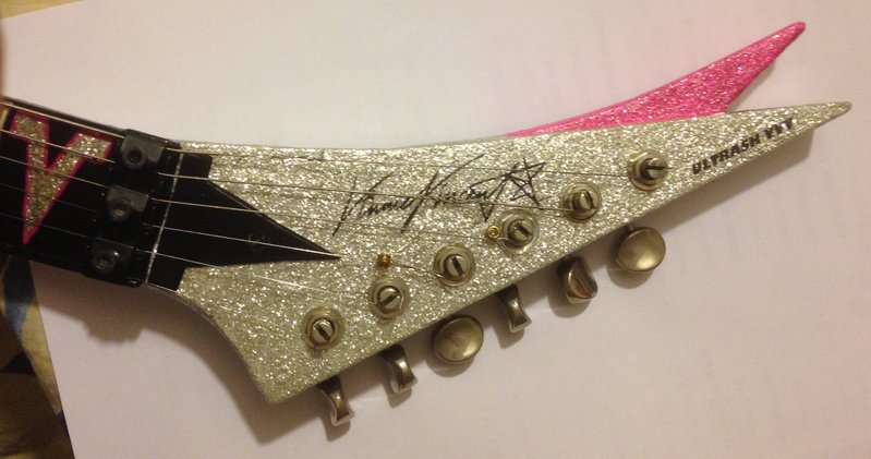 image.jpg (921.98 KiB) Viewed 19132 times Vinnie Vincent guitar